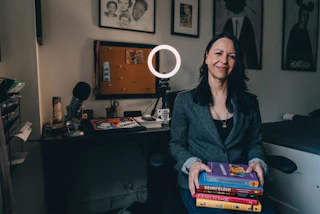 How a journalist quit her job to become a New York Times bestselling author