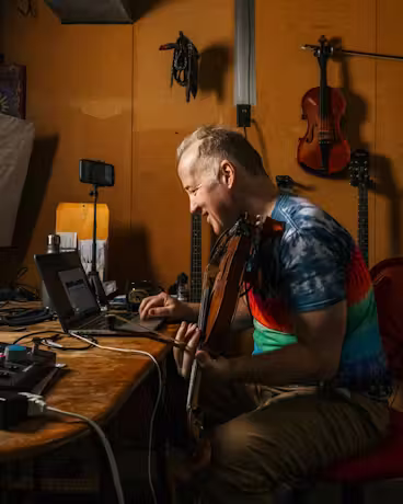 Chris Howes - Creator Profile